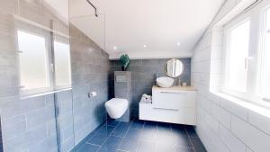 Ένα μπάνιο στο Bel appartement T3 - Terrasse- proche Nice - Monaco