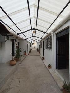 an empty hallway of a building with a white ceiling at Casa de los gatos in San Cristóbal de Las Casas