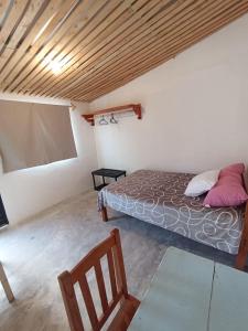a bedroom with a bed in a room at Casa de los gatos in San Cristóbal de Las Casas