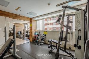 a gym with treadmills and machines in a building at Lindos Estúdios em Condomínio c/ Piscina - Águas Claras - MADB in Águas Claras