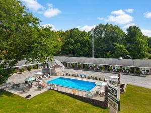 an overhead view of a swimming pool at a hotel at Motel Bear Lake in Bear Lake