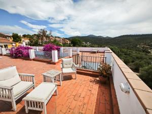 a patio with two chairs and a table on a balcony at El Penell Apartament Ponent in Vilamaniscle +14 photos