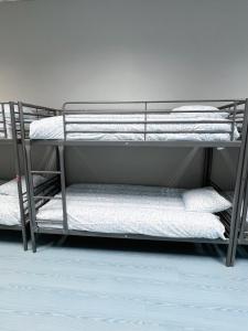 Łóżko lub łóżka w pokoju w obiekcie Hostel Las Rosas