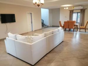 Photo de la galerie de l'établissement Diaspora Holiday Villa, à Aburi