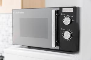 a microwave oven sitting on top of a counter at Middle Meadow 2 bedroom Modern Apartment Sleeps 3 Contractors Families in Tipton