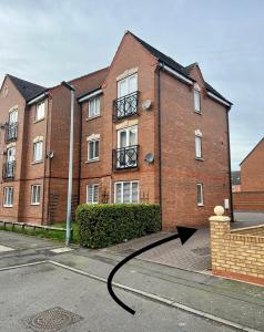 a building with a hose on the side of a street at Middle Meadow 2 bedroom Modern Apartment Sleeps 3 Contractors Families in Tipton