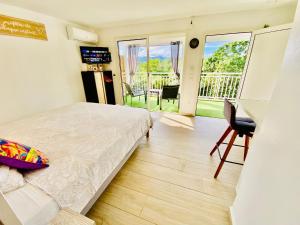 Postel nebo postele na pokoji v ubytování Sun7 Appart T1, avec piscine partagée, vue panoramique sur la nature + 51 fotografií