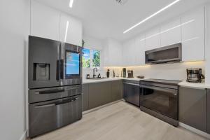 Imagen de la galería de New Design Dist Gem Pool,HotTub,Minigolf,Nespresso, en Miami