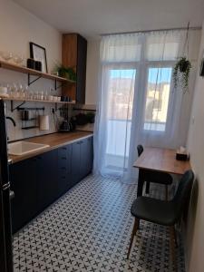 a kitchen with a table and a window at Apartmán OLI Banská Bystrica in Banská Bystrica