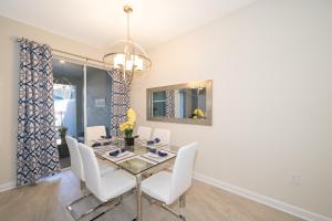 Galeriebild der Unterkunft Stunning Townhouses 5 Minutes away Disney! in Kissimmee
