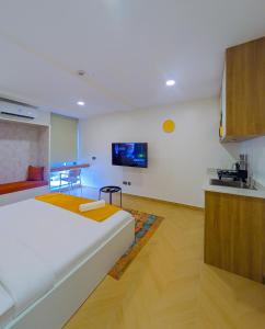 Postel nebo postele na pokoji v ubytování Yellow Door Hotels