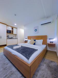Postel nebo postele na pokoji v ubytování Yellow Door Hotels