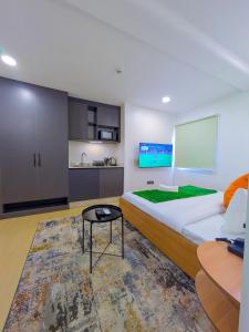 Postel nebo postele na pokoji v ubytování Yellow Door Hotels