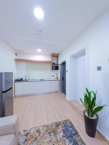 Kuchyň nebo kuchyňský kout v ubytování Yellow Door Hotels