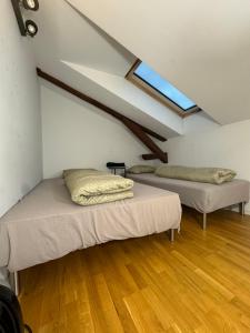 Ένα ή περισσότερα κρεβάτια σε δωμάτιο στο Book a Room in The Heart of Oslo
