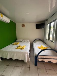 Ένα ή περισσότερα κρεβάτια σε δωμάτιο στο Cabinas Golfito