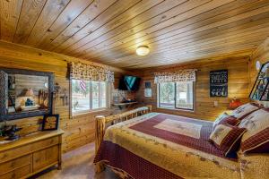 Ένα ή περισσότερα κρεβάτια σε δωμάτιο στο Game & Gather Getaway