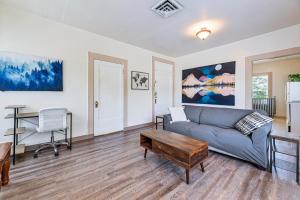 Fotografie z fotogalerie ubytování Charming Klamath Falls Apt Walk to Downtown! v destinaci Klamath Falls