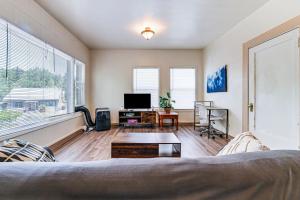 Fotografie z fotogalerie ubytování Charming Klamath Falls Apt Walk to Downtown! v destinaci Klamath Falls