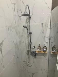 een douche met een douchekop in een badkamer bij Alle porte del Castello 23 in Catania +72 foto's