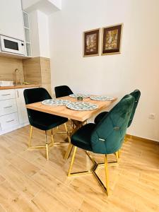 Η κουζίνα ή μικρή κουζίνα στο Lexi Green Hills apartman