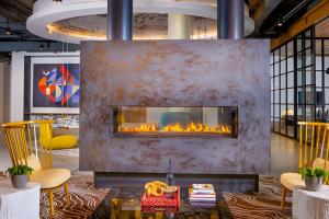 Χώρος καθιστικού στο Spacious Apartment w Natural Lights to Enjoy the Landscape