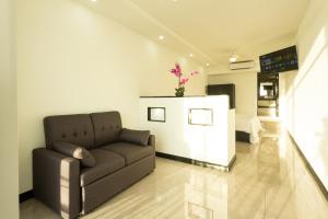 Cucina o angolo cottura di El Faro Containers Beach Hotel