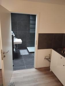 Koupelna v ubytování Altstadt Bonn mit eigenem Parkplatz und Garten