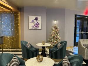 Iris Hotel Boston的休息区