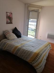 Postel nebo postele na pokoji v ubytování Les fontaines T4 Spacieux 3 chambres parking gratuit