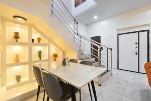Posezení v ubytování Fully Furnished 4 Bedroom Shortlet Apartment in Orchid Road, Lekki with Constant Power