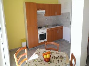 Kuchyň nebo kuchyňský kout v ubytování Apartments Marietta