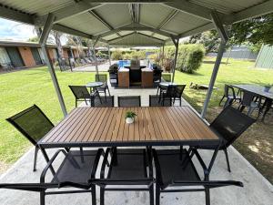 Alexandra Motor Inn餐厅或其他用餐的地方