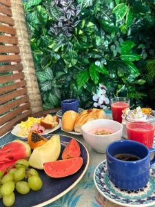 a table with plates of food and drinks on it at Canoa Abraão in Abraão