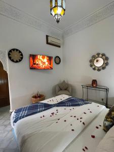 Postel nebo postele na pokoji v ubytování RIAD KECHMARA