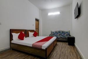 Postel nebo postele na pokoji v ubytování Hotel O R S Guest House