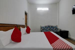 Postel nebo postele na pokoji v ubytování Hotel O R S Guest House