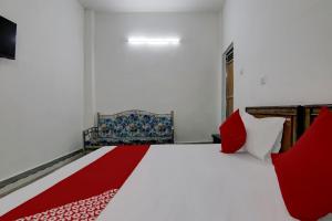 Postel nebo postele na pokoji v ubytování Hotel O R S Guest House