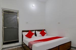 Postel nebo postele na pokoji v ubytování Hotel O R S Guest House