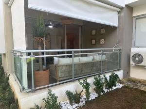 Μπαλκόνι ή βεράντα στο Luxury 2 Bedroom Apartment, 1 Min Walk to Punta Popy Beach, Pool, AC, Fast WiFi, Las Terrenas