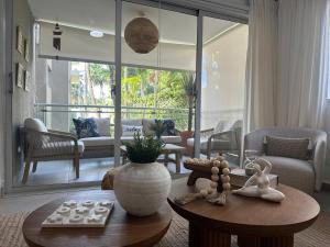 Χώρος καθιστικού στο Luxury 2 Bedroom Apartment, 1 Min Walk to Punta Popy Beach, Pool, AC, Fast WiFi, Las Terrenas