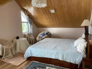 a bedroom with a bed and a wooden ceiling at The Hill An Sơn DIC in Xuan An
