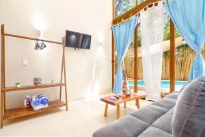 Bazén v ubytování Loft Cabins In Cenotes Natural Park Tulum nebo v jeho okolí