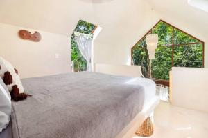 Postel nebo postele na pokoji v ubytování Loft Cabins In Cenotes Natural Park Tulum