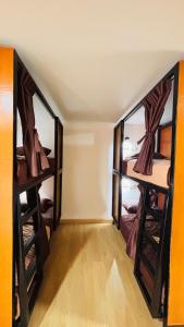 Brightstar Hostel房間的床