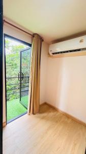 Brightstar Hostel房間的床