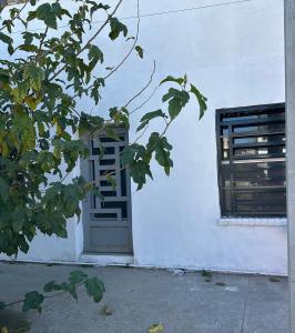 a white building with a door and a window at Departamento independiente en Juárez in Ciudad Juárez