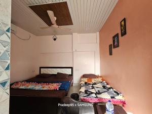 Letto o letti in una camera di Shri Mahaveer Residency