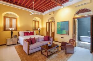 Un dormitorio con una cama, un sofá y un televisor. en Rambha Palace, en Rambha 32 fotos más