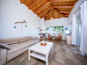Χώρος καθιστικού στο  Ploes Villas +41 φωτογραφίες